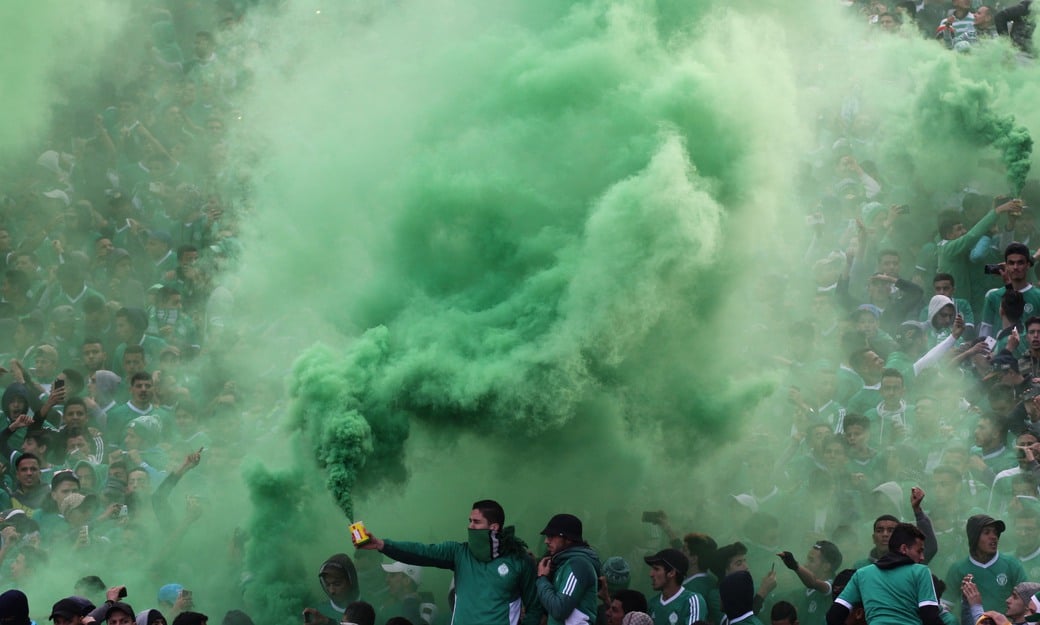 Raja Casablancas Curva Sud inför derbyt mot ärkerivalerna Wydad den 10 februari 2018.